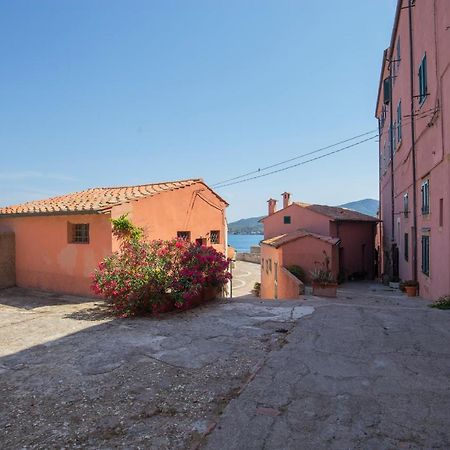 Helloelba Appartamento Il Faro Портоферрайо Экстерьер фото